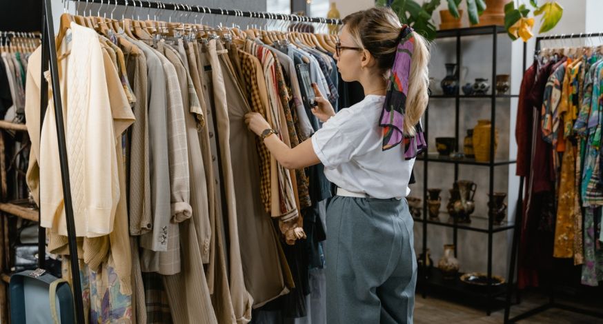 The Step-by-Step Guide to Launch Your Own Clothing Shop