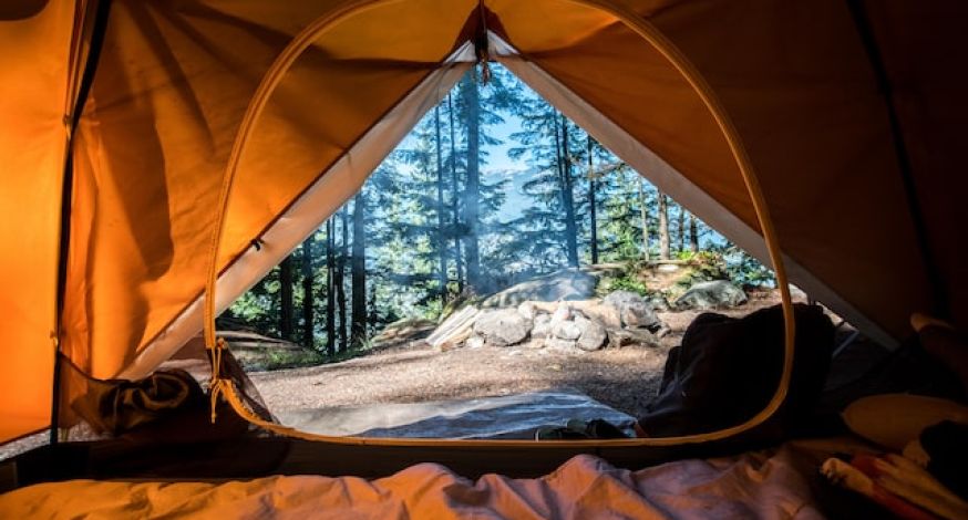 6 Must-Have Items to Keep in Your Bag for Camping